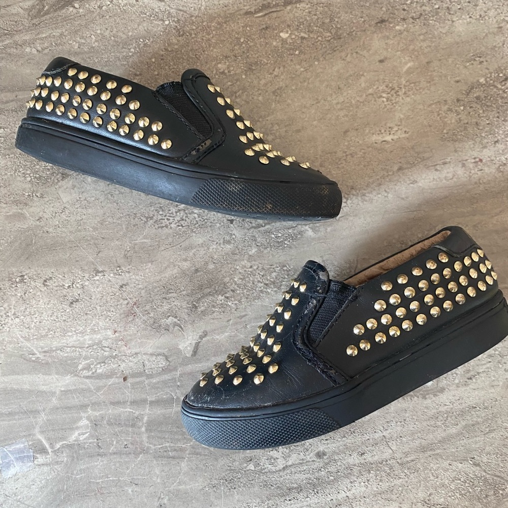 AKID Liv studded shoe size 8 kids GUC
